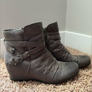 Baretraps Gray wedge booties, size 7.